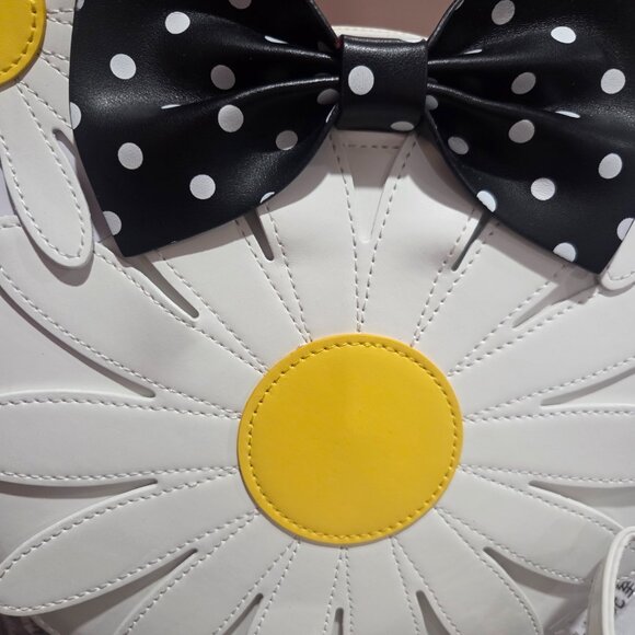 Disney loungefly Daisy crossbody - Picture 4 of 6